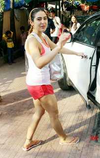 Sara Ali Khan feet photo thumbnail