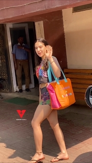 Sara Ali Khan feet photo thumbnail