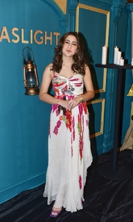 Sara Ali Khan feet photo thumbnail