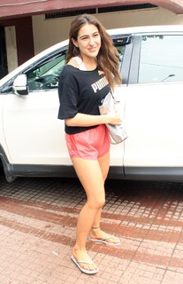Sara Ali Khan feet photo thumbnail
