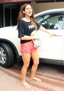 Sara Ali Khan feet photo thumbnail