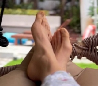 Sara Ali Khan feet photo thumbnail
