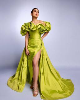 Sara Ali Khan feet photo thumbnail