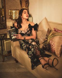 Sara Ali Khan feet photo thumbnail