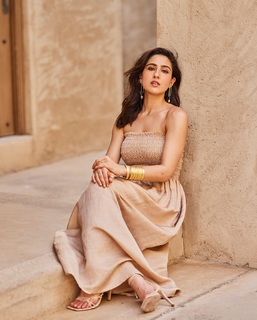 Sara Ali Khan feet photo thumbnail