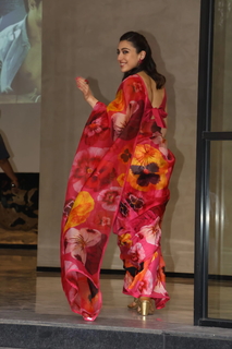 Sara Ali Khan feet photo thumbnail