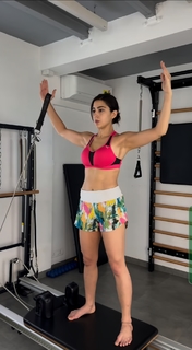 Sara Ali Khan feet photo thumbnail
