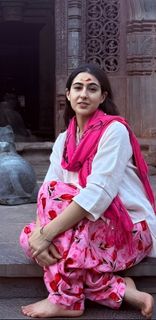 Sara Ali Khan feet photo thumbnail