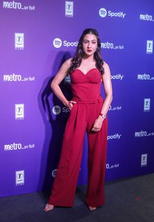 Sara Ali Khan feet photo thumbnail