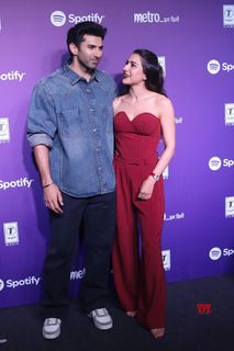 Sara Ali Khan feet photo thumbnail