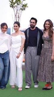 Sara Ali Khan feet photo 11