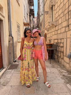 Sara Ali Khan feet photo 9