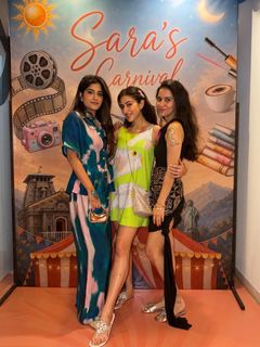 Sara Ali Khan feet photo 13
