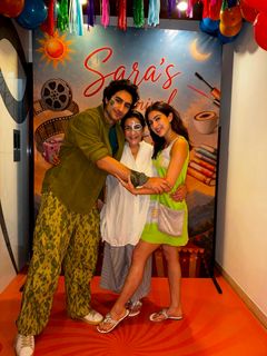 Sara Ali Khan feet photo 9