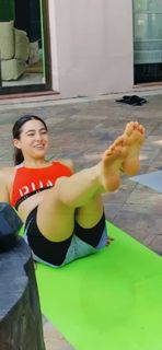 Sara Ali Khan feet photo 2