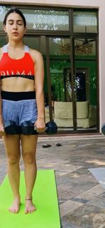 Sara Ali Khan feet photo 1