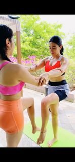 Sara Ali Khan feet photo 17