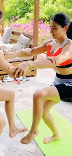 Sara Ali Khan feet photo 16