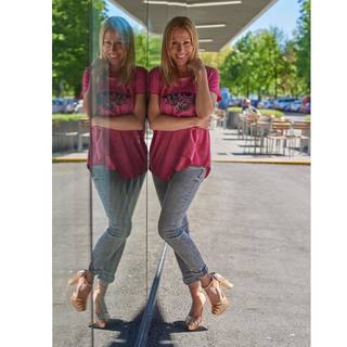 Sara Bachmann feet photo 4