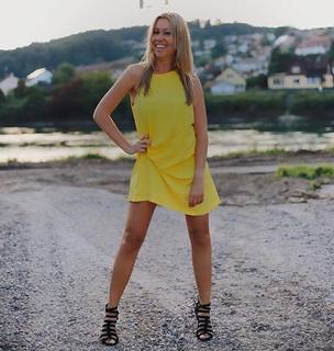 Sara Bachmann feet photo 3
