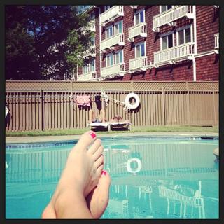 Sara Bareilles feet photo thumbnail