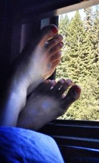 Sara Bareilles feet photo thumbnail
