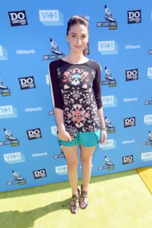Sara Bareilles feet photo thumbnail