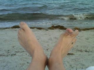 Sara Bareilles feet photo thumbnail