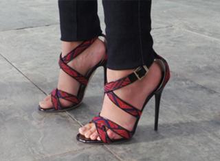 Sara Carbonero feet photo thumbnail