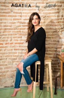 Sara Carbonero feet photo thumbnail