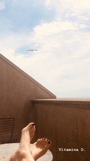 Sara Carbonero feet photo thumbnail