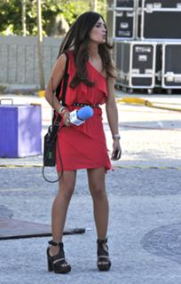 Sara Carbonero feet photo thumbnail