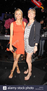 Sara Cox feet photo 3