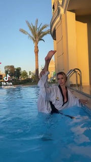 Sara Damnjanovic feet photo 3