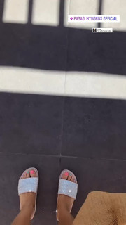 Sara Dastjani feet photo 3