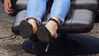 Sara Dastjani feet photo 4