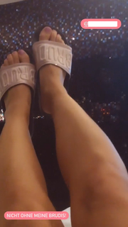 Sara Dastjani feet photo 12