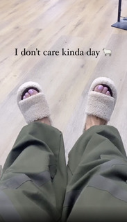 Sara Dastjani feet photo 9