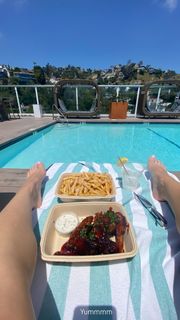 Sara Dastjani feet photo 1