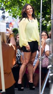 Sara Evans feet photo thumbnail