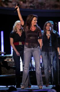 Sara Evans feet photo thumbnail
