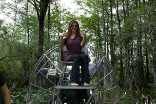 Sara Evans feet photo thumbnail