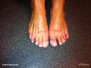 Sara Evans feet photo thumbnail