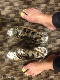 Sara Evans feet photo thumbnail