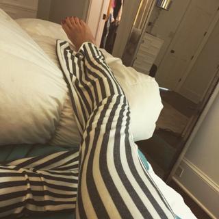 Sara Evans feet photo thumbnail