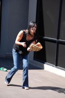 Sara Evans feet photo thumbnail