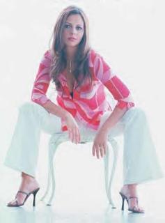 Sara Evans feet photo thumbnail