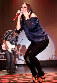 Sara Evans feet photo thumbnail