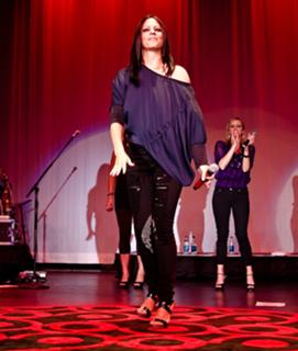 Sara Evans feet photo thumbnail