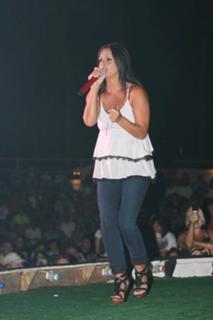 Sara Evans feet photo thumbnail